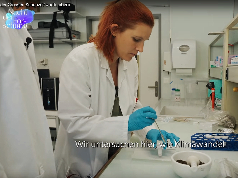 Ursina Morgenthaler im GIUB-Labor