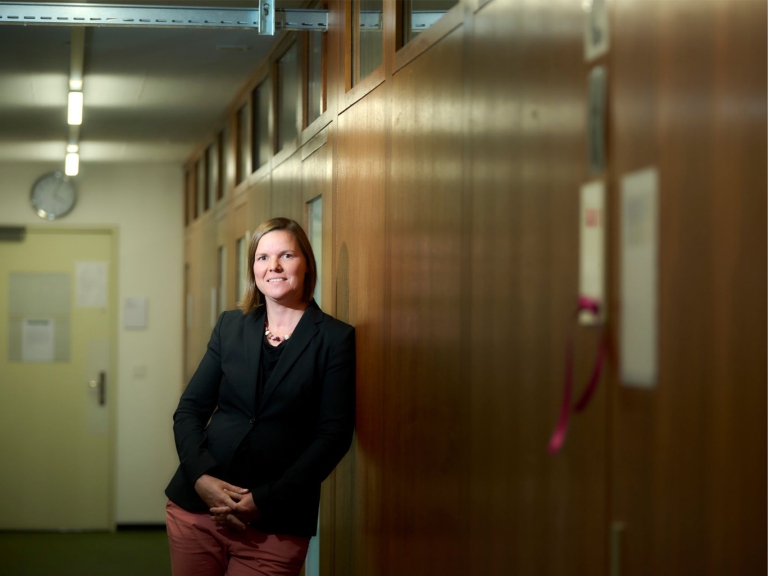 Prof. Dr. Carolin Schurr / © Adrian Moser, Berner Zeitung