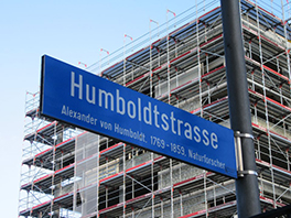 street sign in Bern: "Humboldtstrasse - Alexander von Humboldt, 1783-1859, Naturforscher"