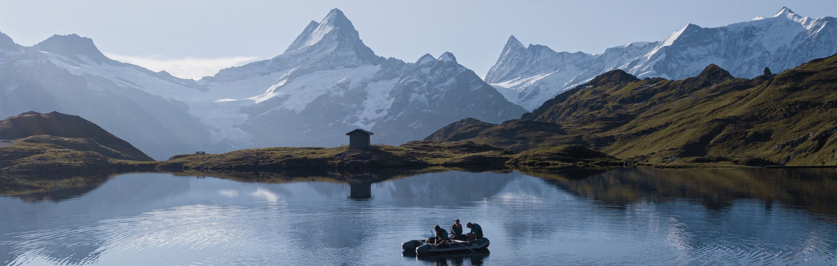 Sedimententnahme Bachalpsee oberhalb von Grindelwald mit Blick auf die Berner Alpen (2023)